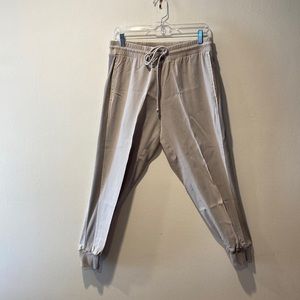 Cloth & stone brand women’s khaki joggers, size small